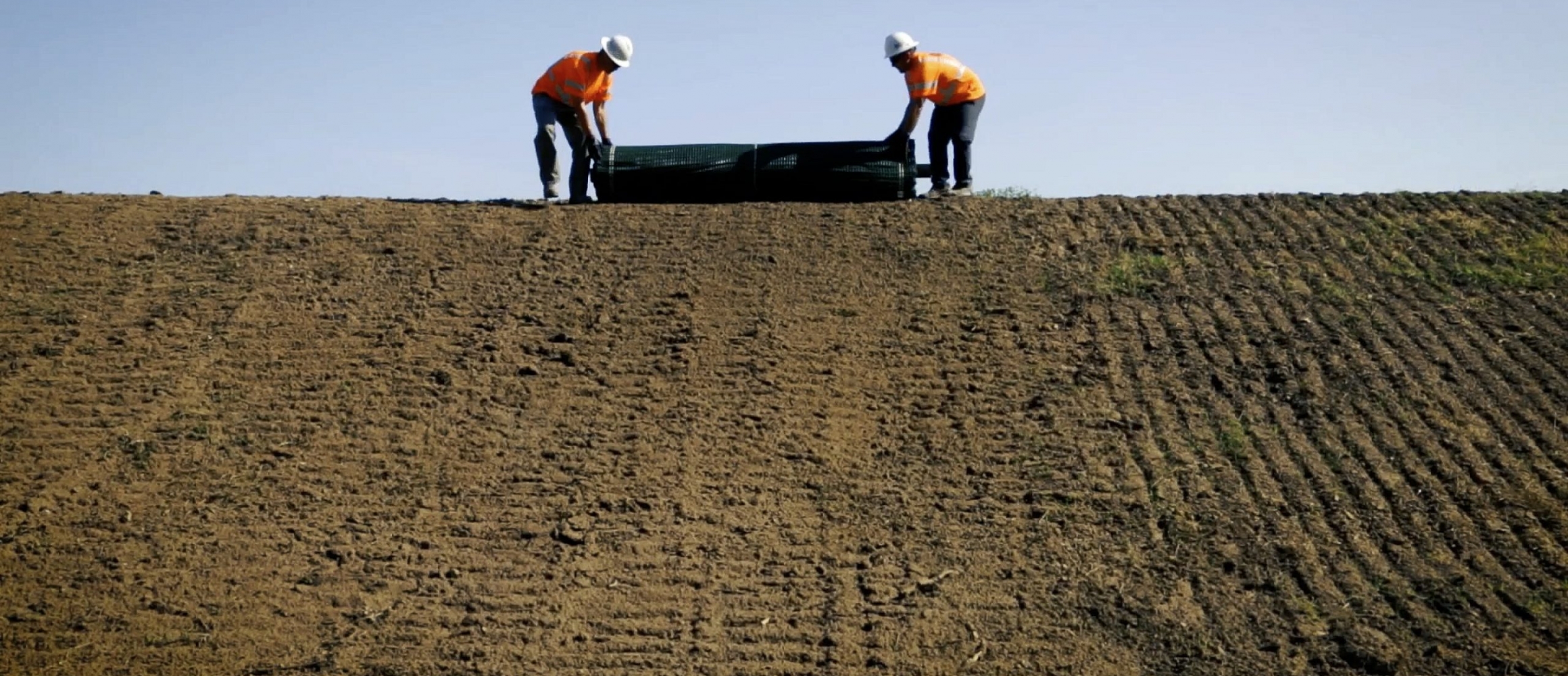 erosion-control-mats-steep-slope-and-channel-installation